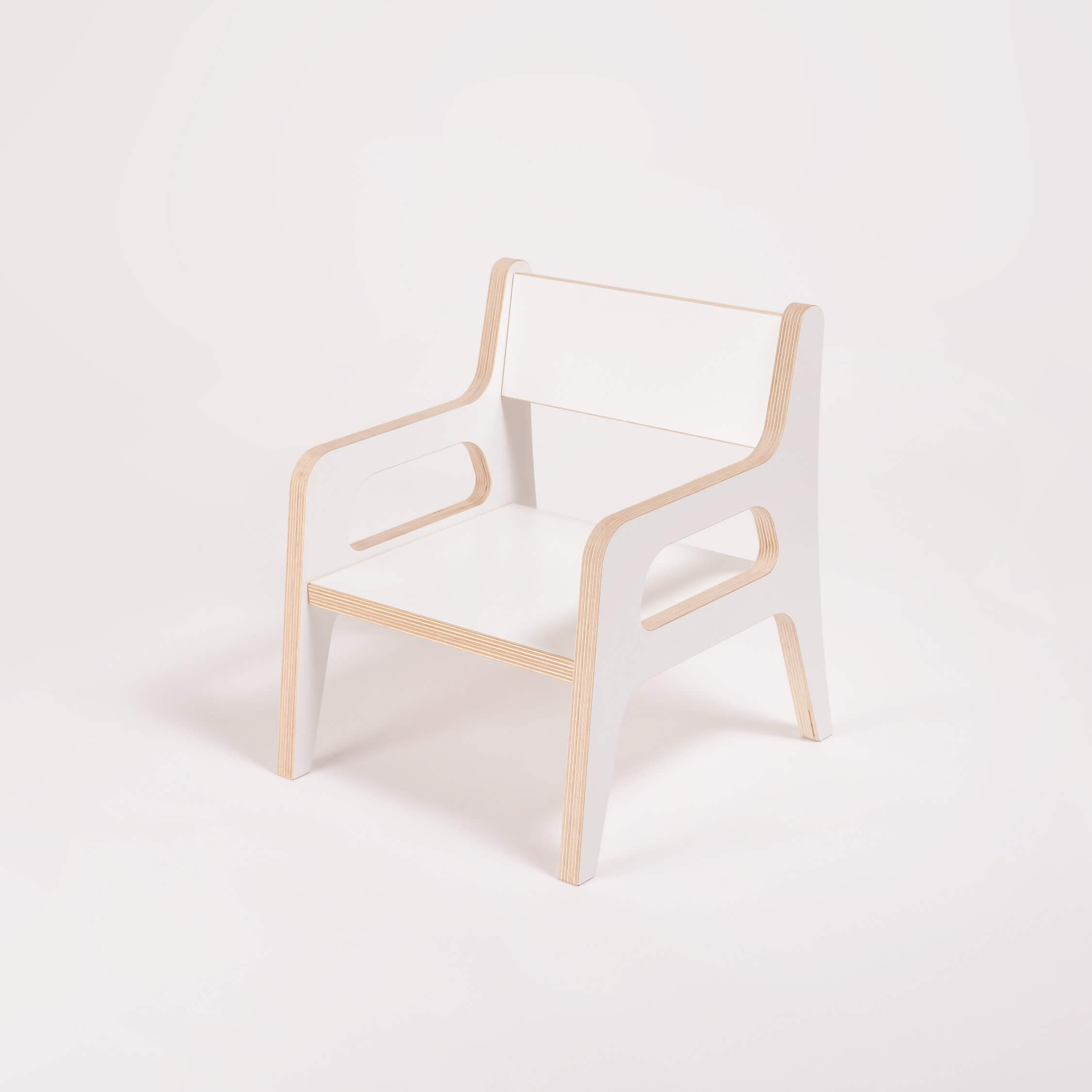 Krēsliņš ar zemu atzveltni